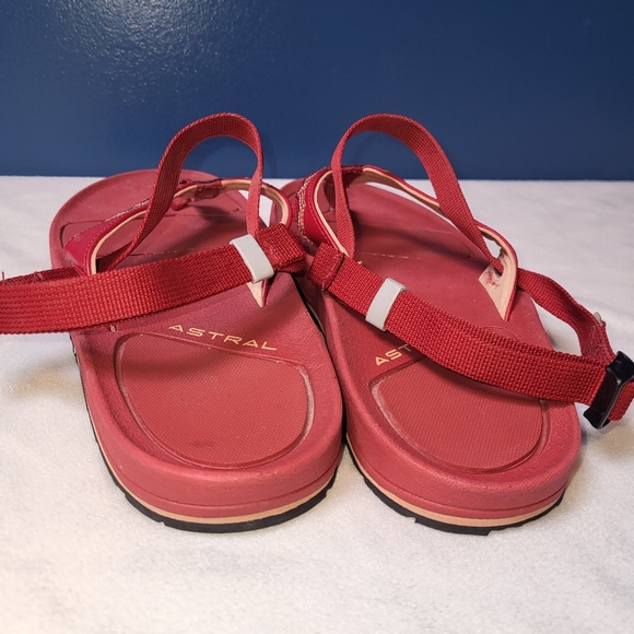 Astral Rosa Sandals Women's Size 9 Red - Picture 6 of 12